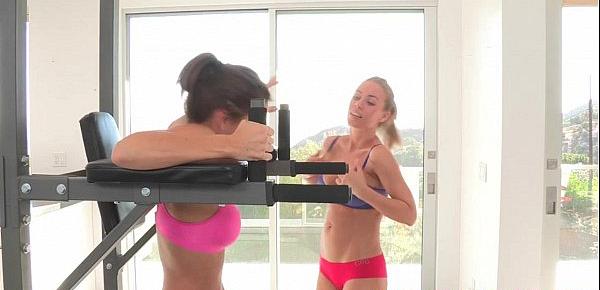  Nicole Aniston and Abigail Mac working out